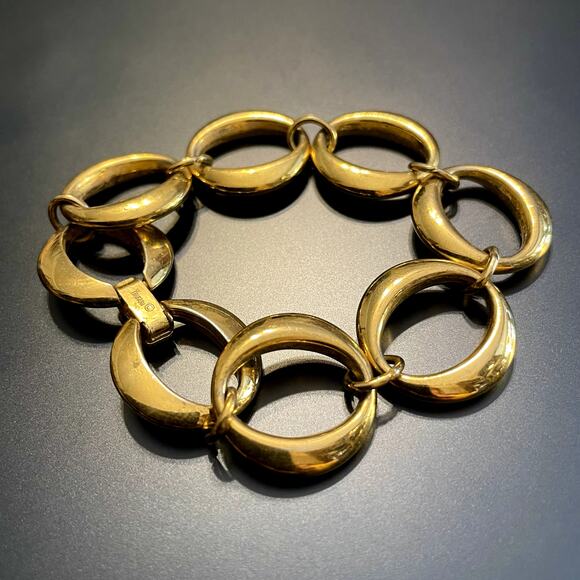 Vintage Trifari Gold Toned Oval Hoop Link Bracelet - Picture 4 of 7